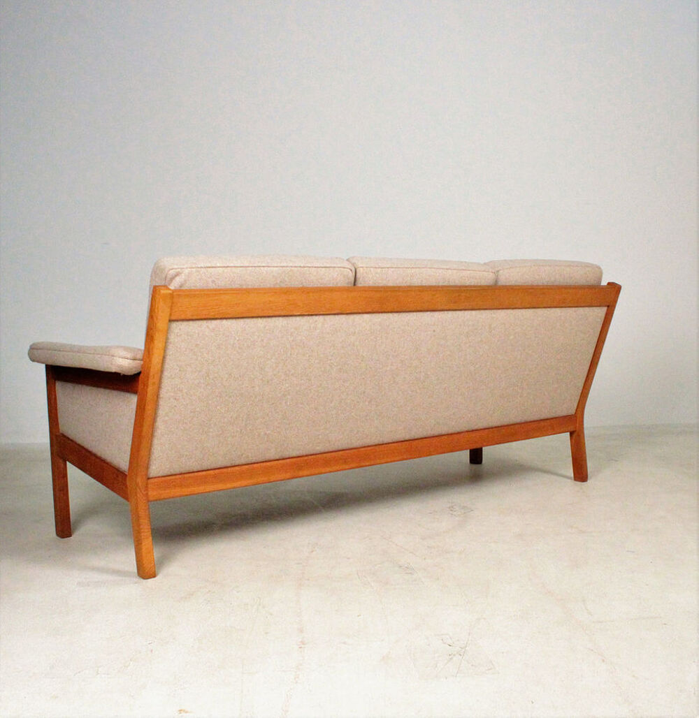 Canap&eacute; scandinave GE40 en ch&ecirc;ne estampill&eacute; Hans J. Wegner Meubles