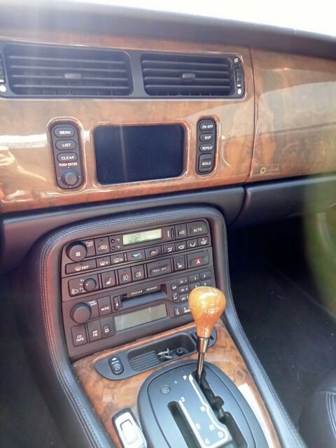 Jaguar XK8 4.0i V8 2001 occasion Artigues-près-Bordeaux 33370