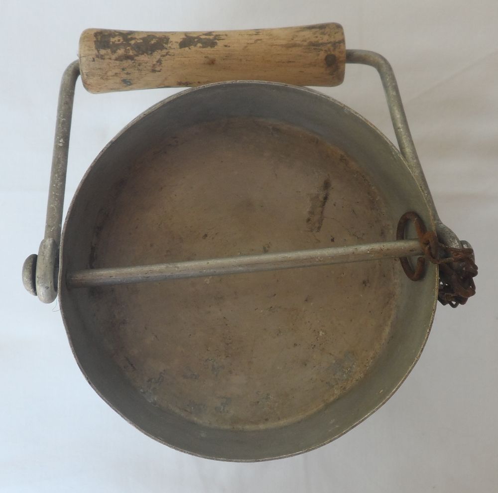 Pot a lait tout alu tr&egrave;s ancien et &eacute;tanche pas de fuite 
2 L 