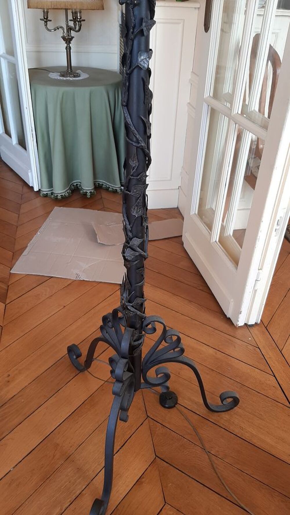 Beau lampadaire ancien fer forg&eacute; Décoration