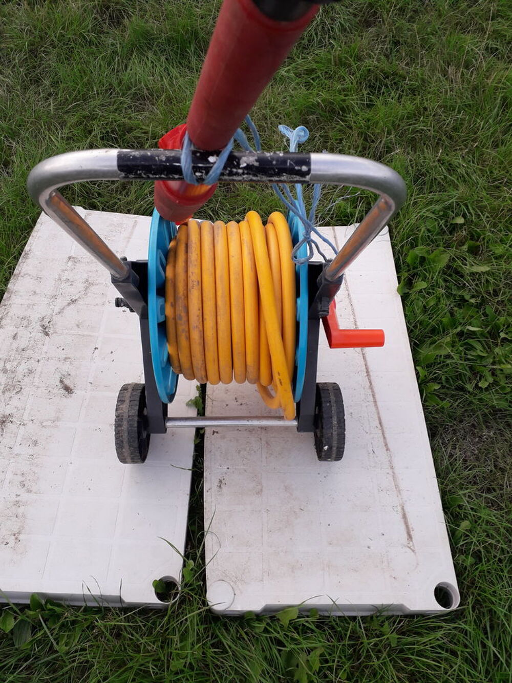 Enrouleur de tuyau d'arrosage +le tuyau + la lance multi-jet Jardin