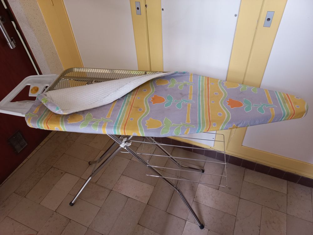 Grande Table &agrave; repasser Meubles
