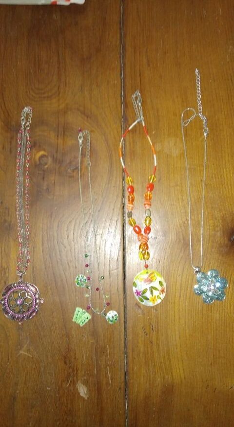 lot de 4 colliers fantaisies 8 La Seyne-sur-Mer (83)