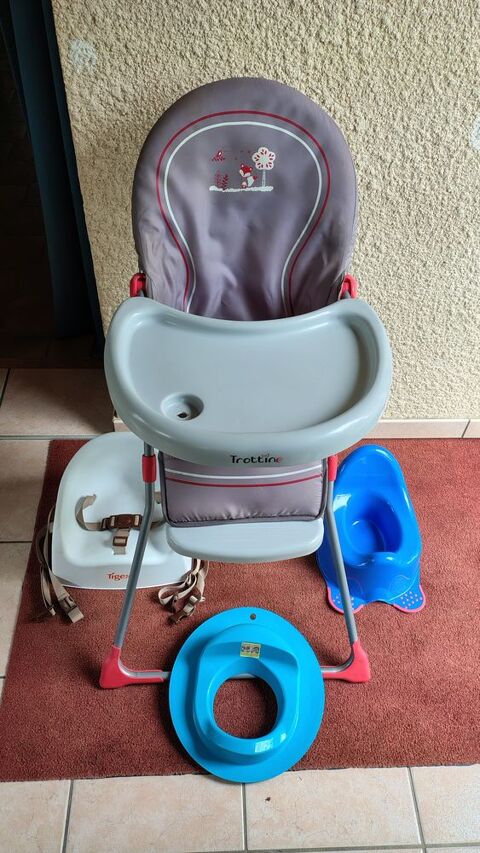 Chaises bébé avec accessoires bon état 40 Nantes (44)