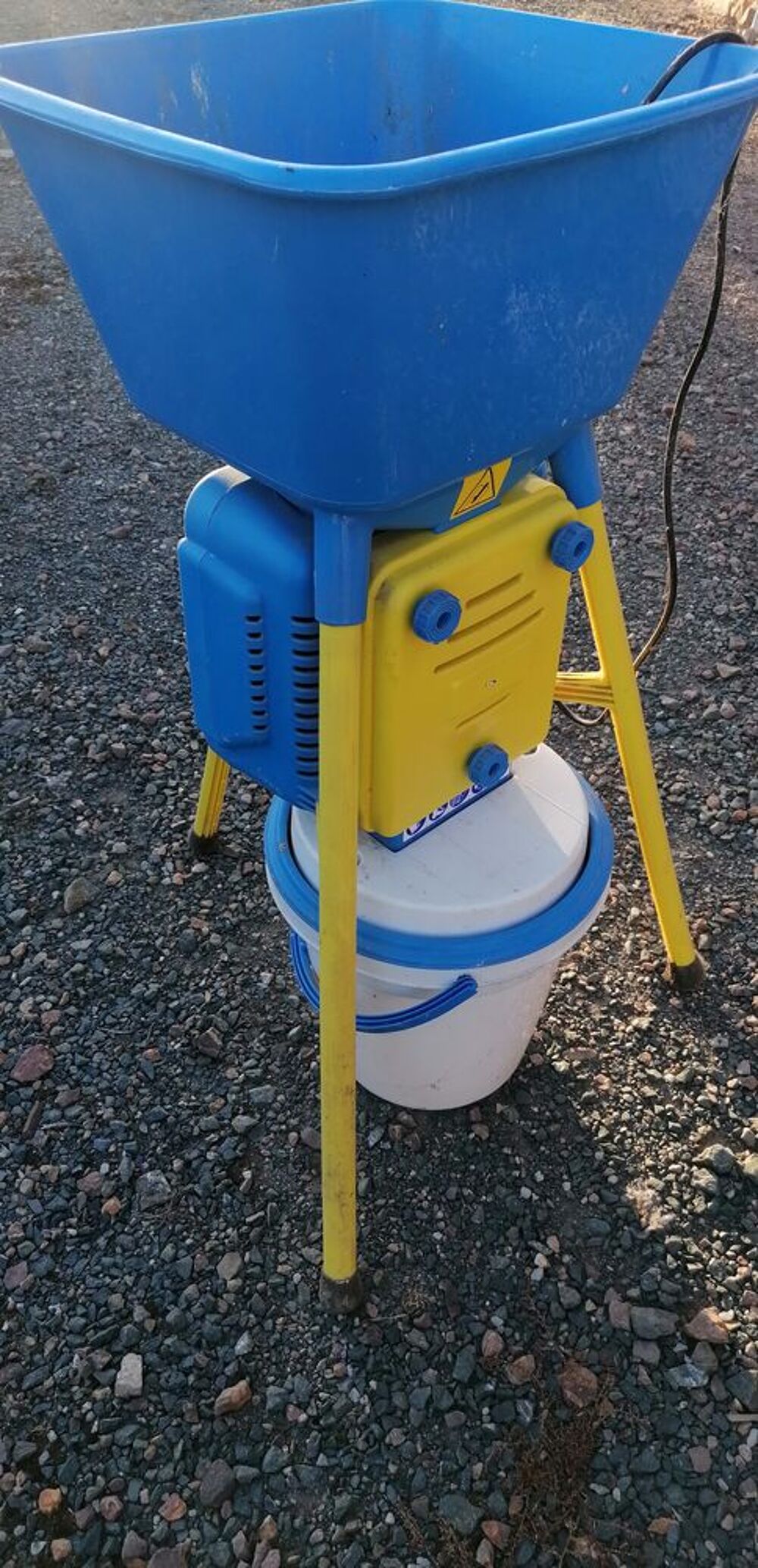   Broyeur à céréales avec 5 grilles, 
