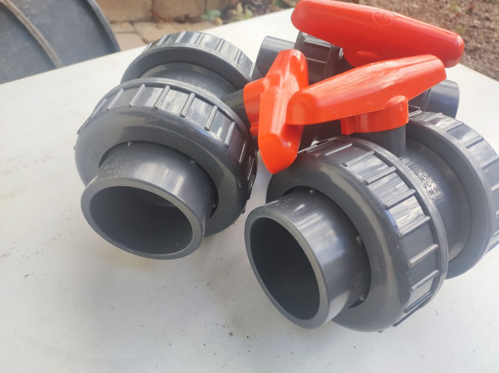 A saisir 
Vannes Boisseau sph&eacute;rique diam 63 mm Bricolage