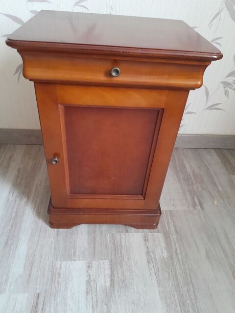 TABLE de CHEVET Gautier en bois massif 30 Compiègne (60)