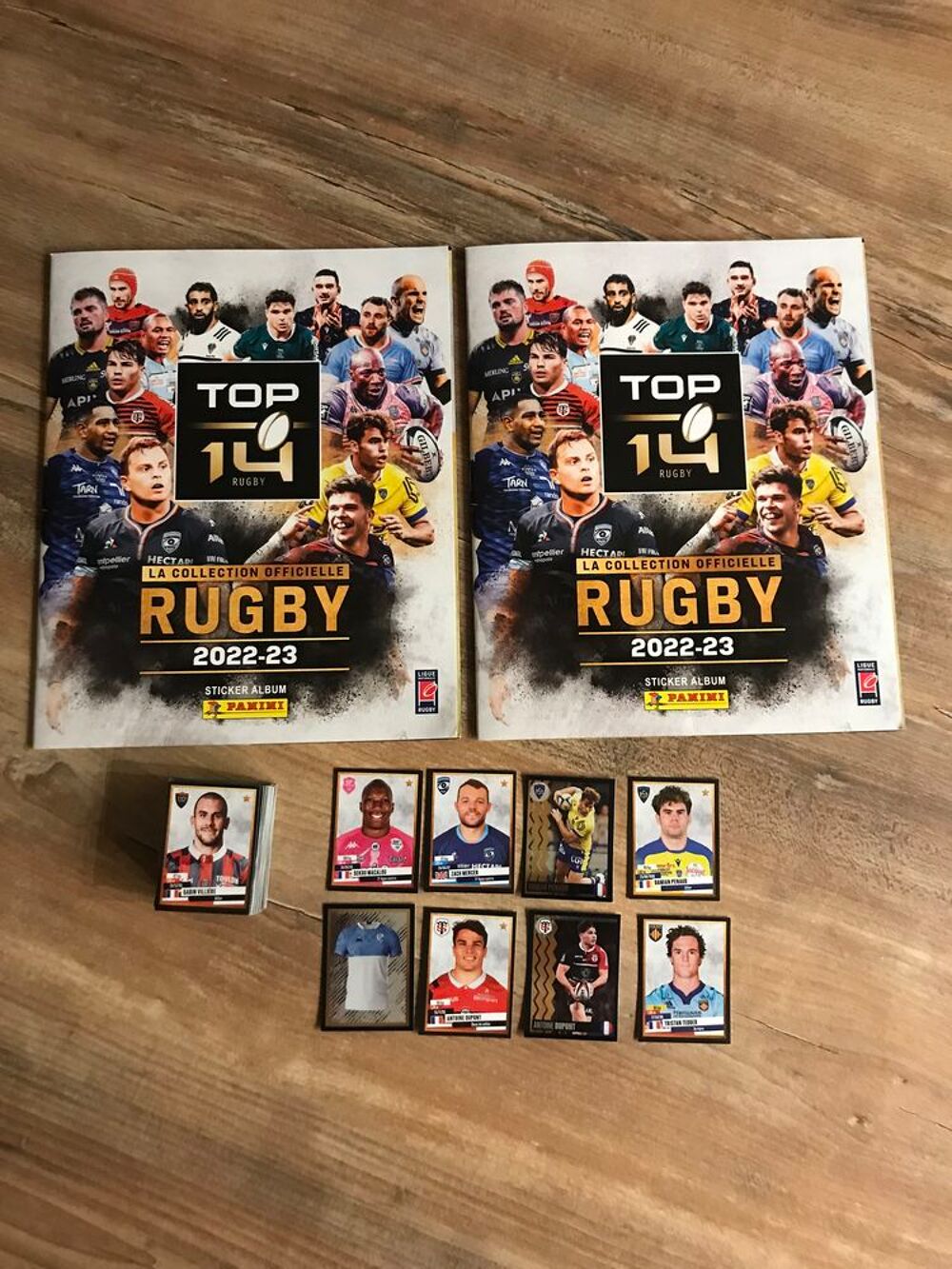 Lot de 176 stickers Panini Top 14 2022 / 2023 sans double a coller + 2 albums top 14 2022 / 2023 