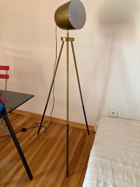 Lampe  sur pied, métal couleur bronze, état neuf, 2 pièces 45 Saint-Montan (07)
