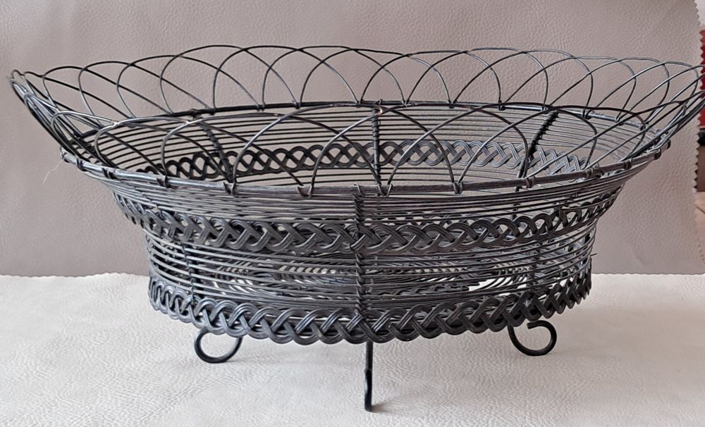 panier corbeille &agrave; fruit en fil de fer tress&eacute; noir 
Décoration