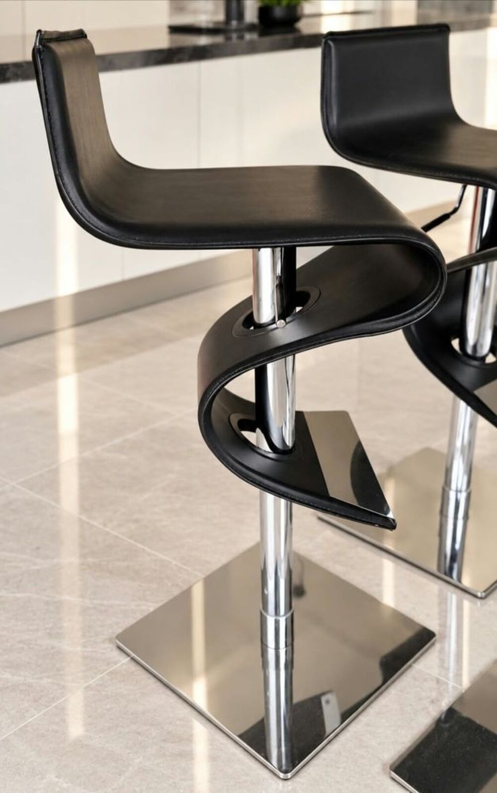 TABOURETS DE BAR DESIGN EN CUIR (Lot de 3) Meubles
