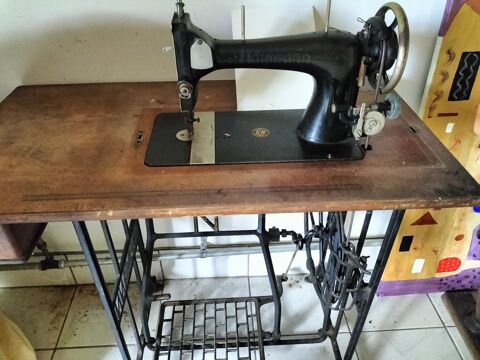 Machine à coudre manuelle an 50 0 La Chapelle-Thècle (71)