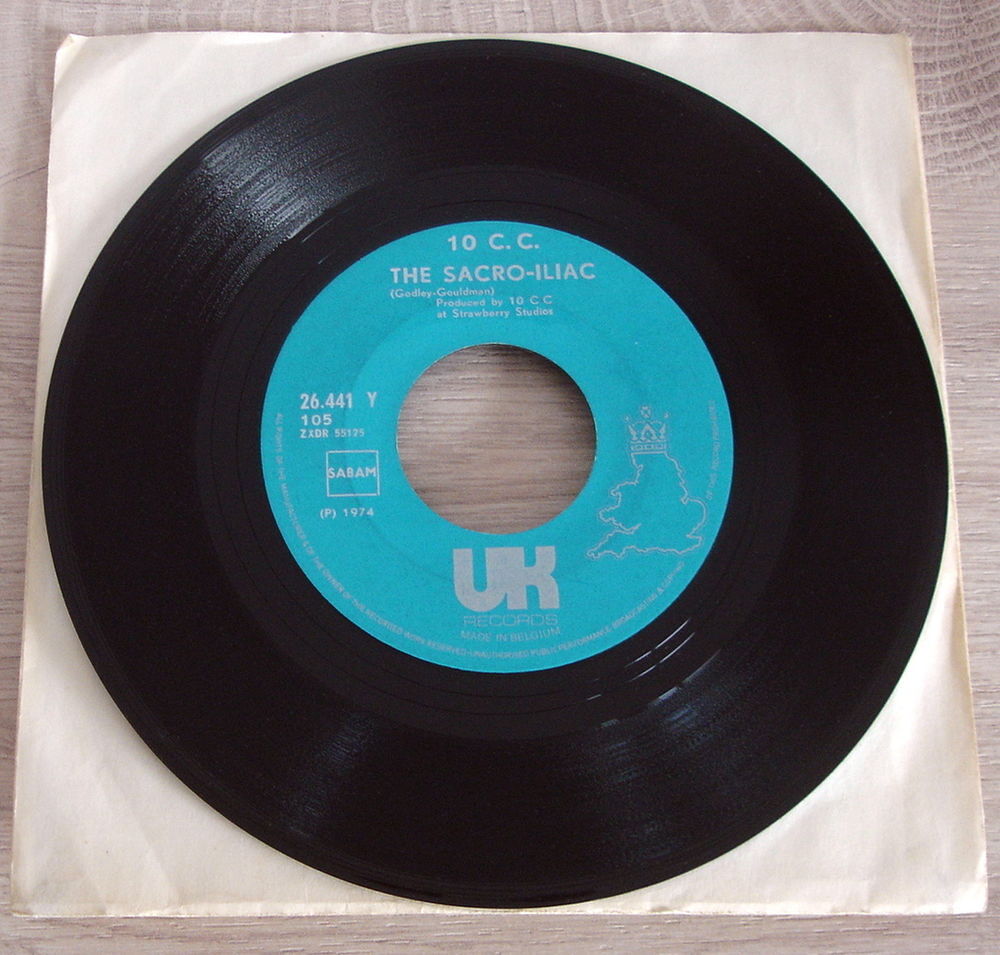 10 CC - 45t SP - SILLY LOVE / THE SACRO-ILIAC - Pr.Belg.1974 CD et vinyles