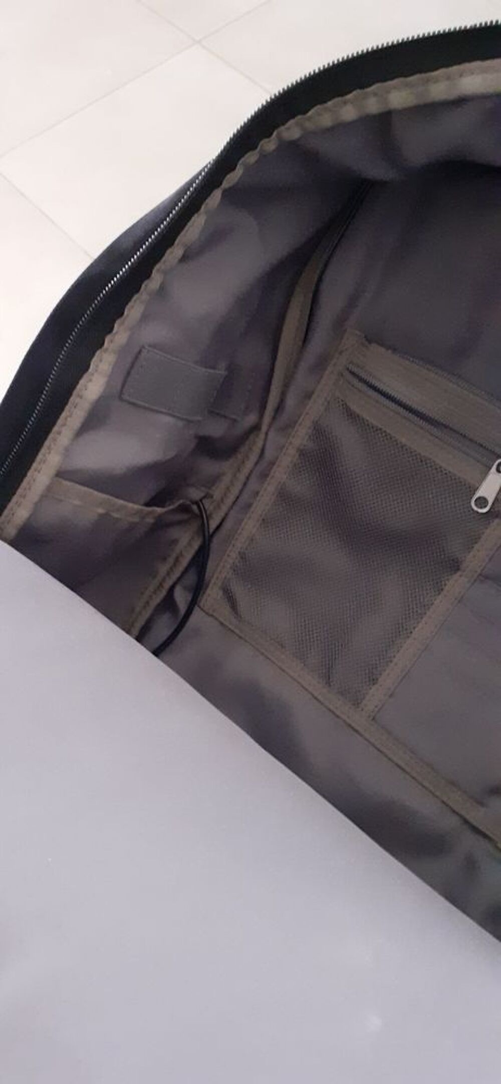 sac &agrave; dos avec port USB
Maroquinerie