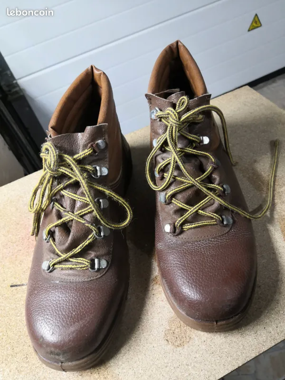 Chaussures de s&eacute;curit&eacute;
Pointure 41 ? Neuf sans &eacute;tiquette Chaussures