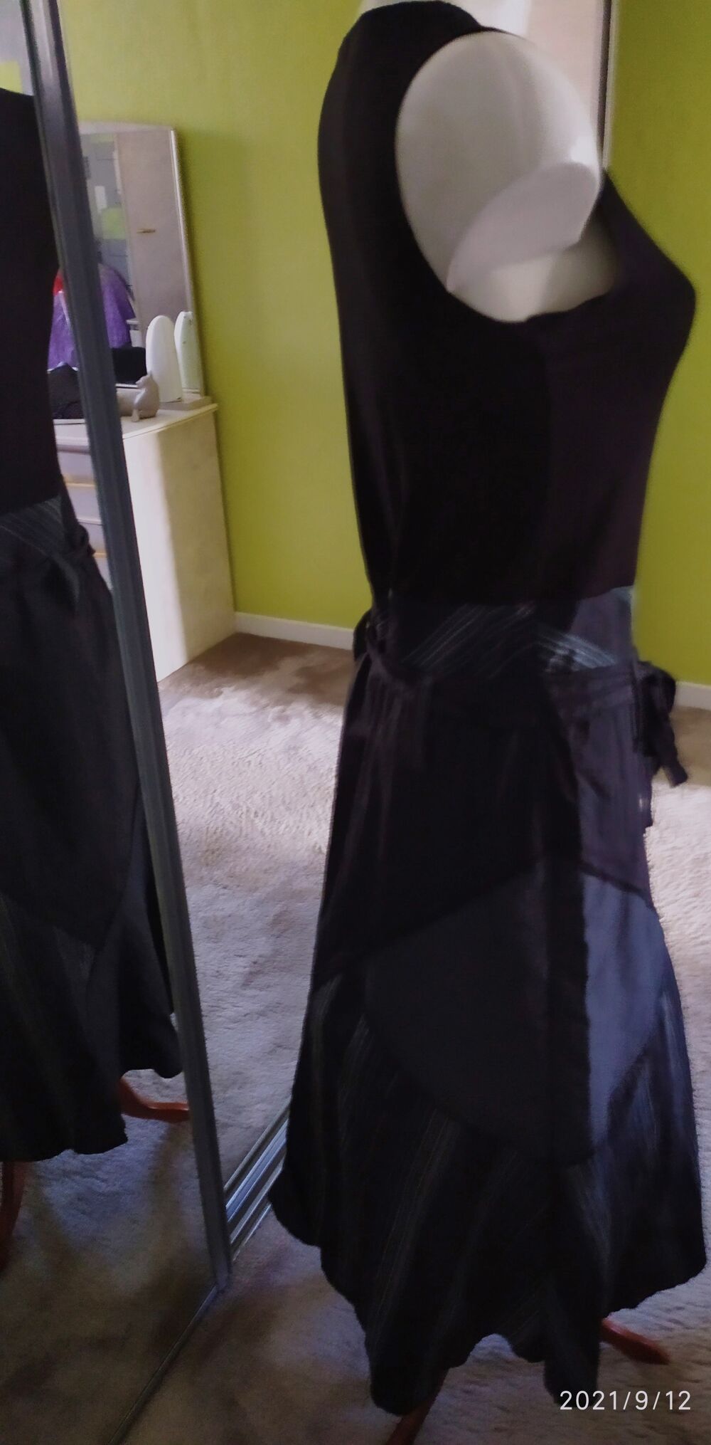 robe noire: au choix
autres mod&egrave;les dispo, demandez photos Vtements