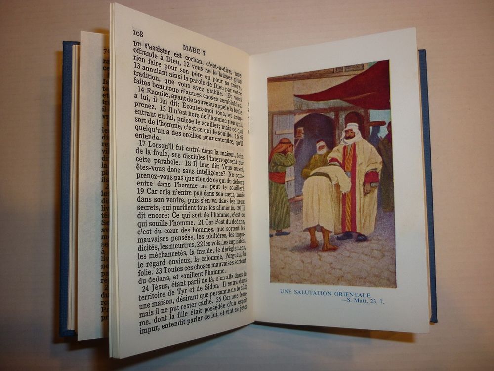 "LE NOUVEAU TESTAMENT" de Louis SEGOND Format poche couleurs Livres et BD