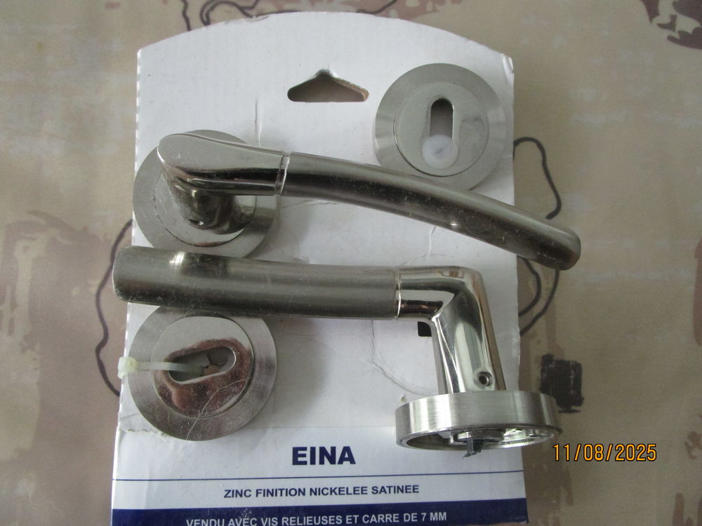lot de deux poign&eacute;e en zinc nickel&eacute; Bricolage