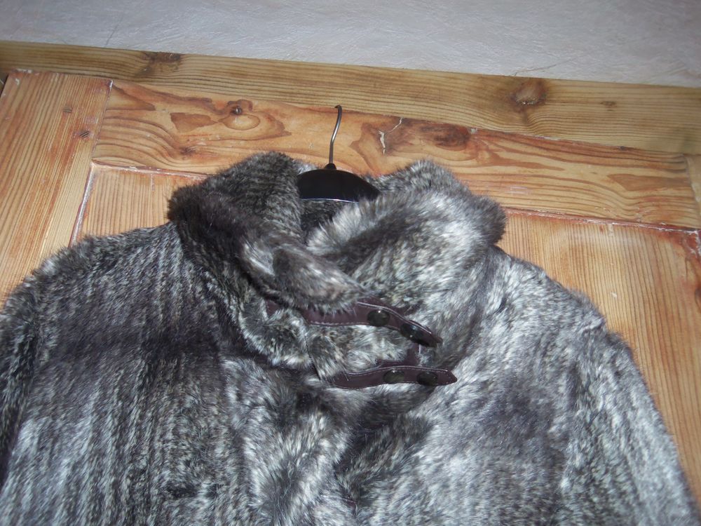 Veste en fausse fourrure Vêtements