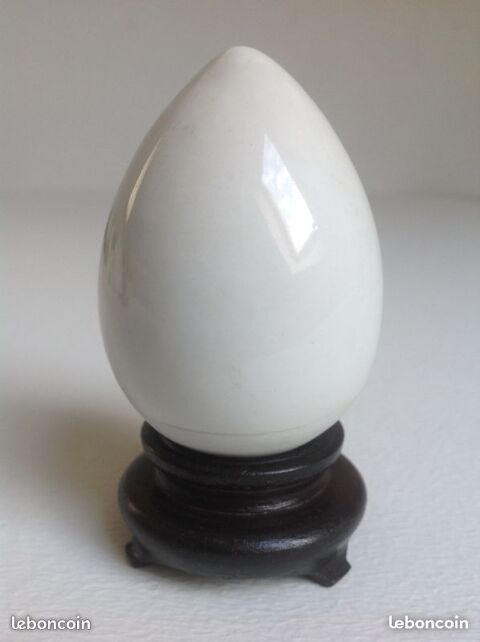 OEUF BLANC PORCELAINE SUR SOCLE NOIR BOIS Envoi Possible
7 Tr�gunc (29)