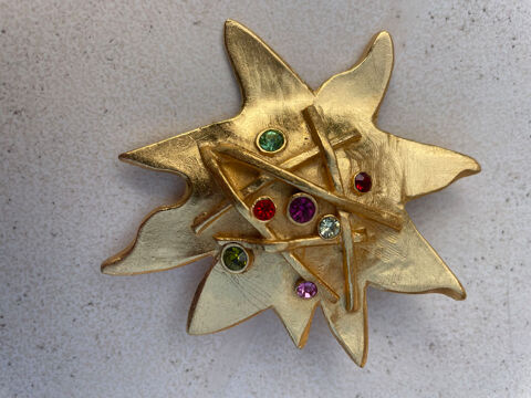 Broche ANTIGONA Etoile strass couleur 65 Vigneux-sur-Seine (91)