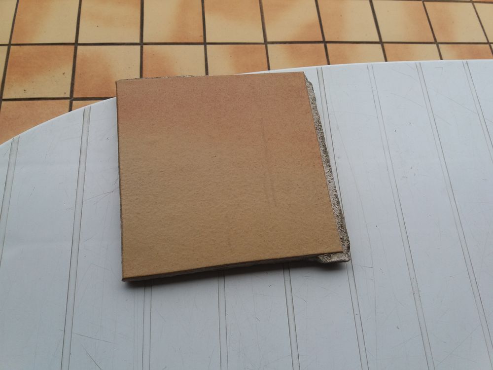 Recherche une quinzaine de carreaux de terrasse. Bricolage