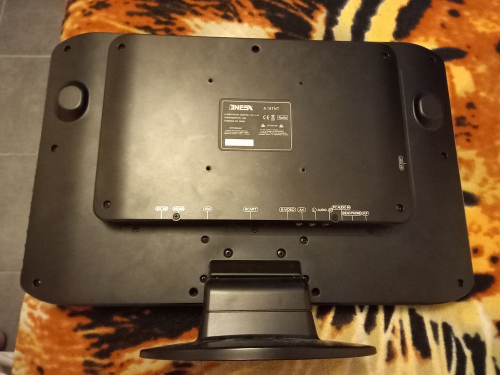 t&eacute;l&eacute;vision DNESX A15TNT 38cm tr&egrave;s bon &eacute;tat. Photos/Video/TV