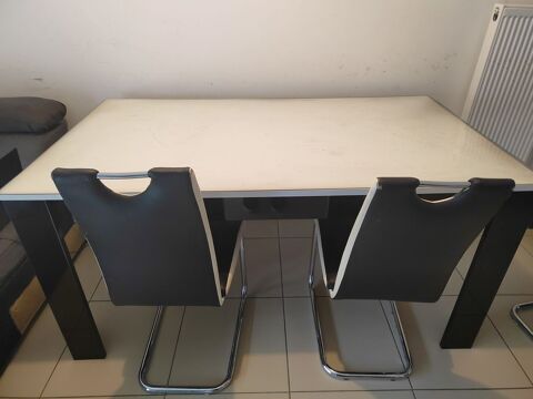 Table noir et blanc laqu 90 Armentires (59)