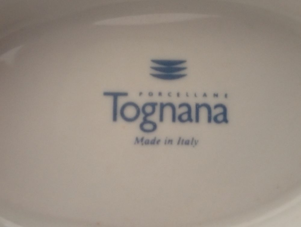 Service de porcelaine complet de 80 pi&egrave;ces
Décoration