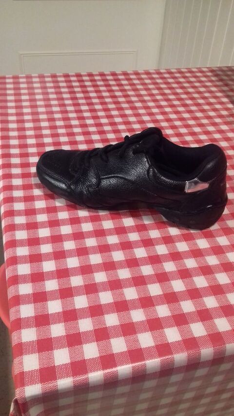 Chaussures de danse en cuir noir pour femme pointure 38  0 Petit-Couronne (76)