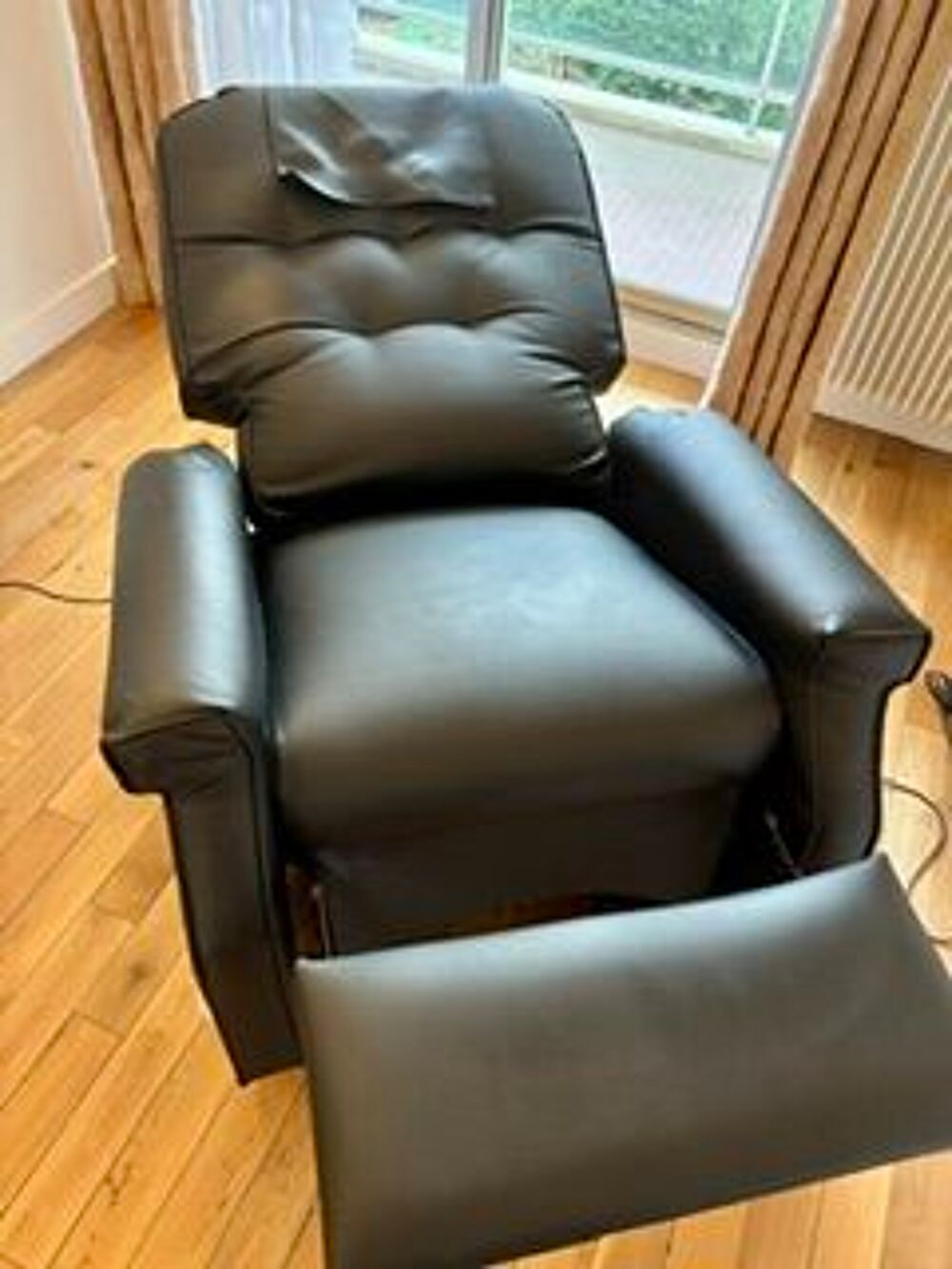 Fauteuil m&eacute;dical releveur marque HERDEGEN Meubles