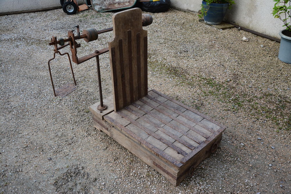 Ancienne balance &agrave; bascule de ferme 