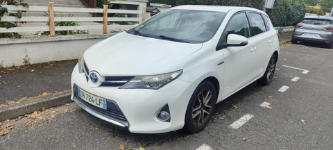 Toyota Auris Hybride 136h Design Business 2015 occasion Bill&egrave;re 64140