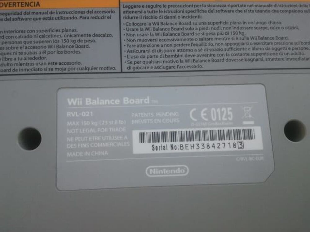 Balance Blanche Board Wii Fit + Jeu Inclus Wii Fit Consoles et jeux vidéos