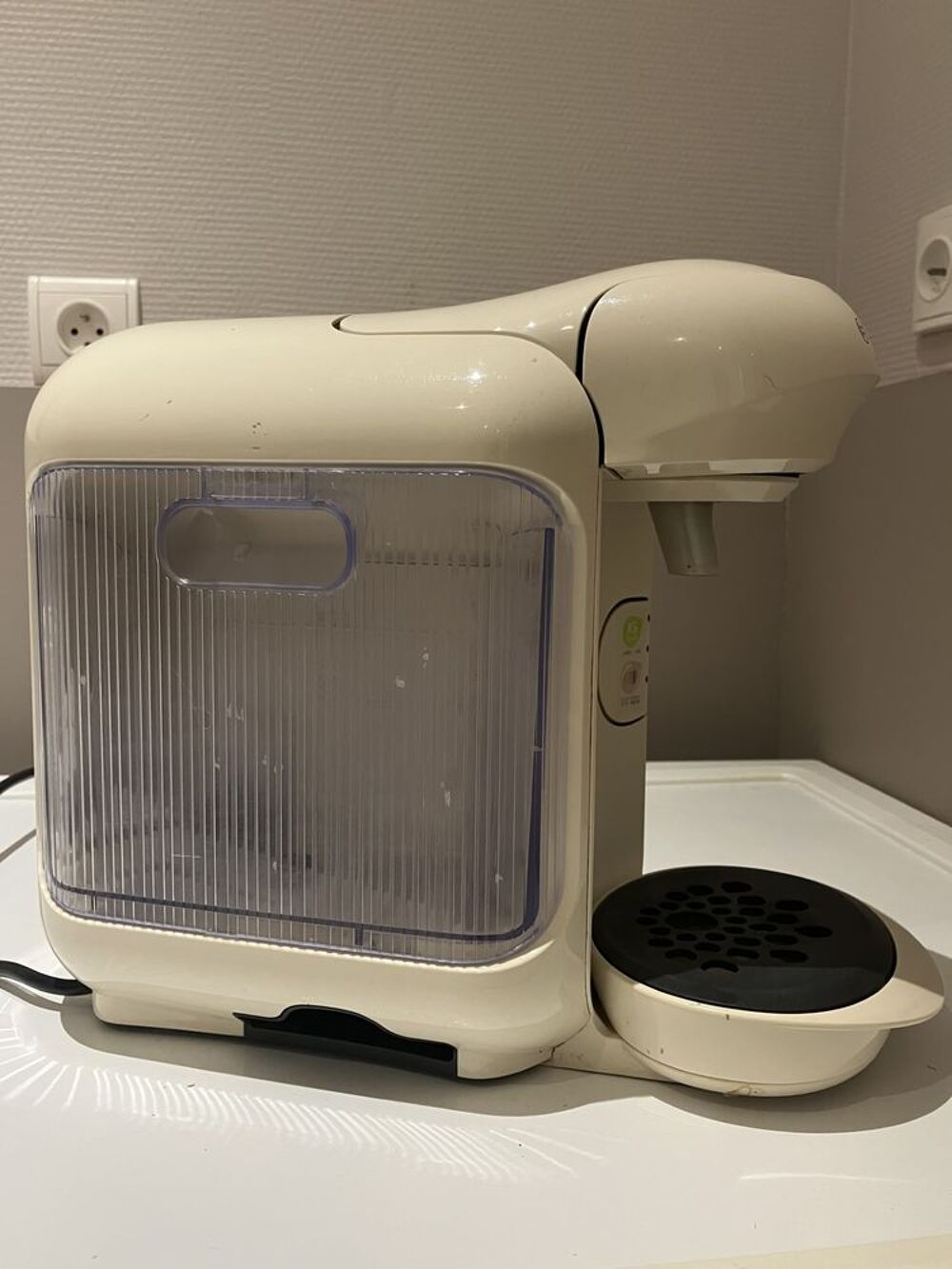 Cafeti&egrave;re Tr&egrave;s r&eacute;cente &amp; peu servie avec dosettes Electroménager