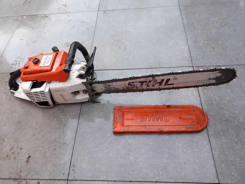 TRONCONNEUSE STIHL AV 051 . Bricolage