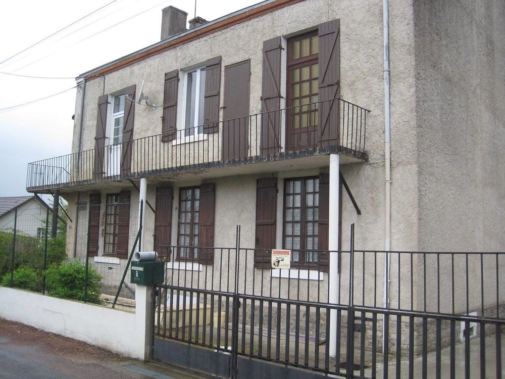 Location Appartement appartement au 1 er étage dans maison particulière Montceau-les-mines