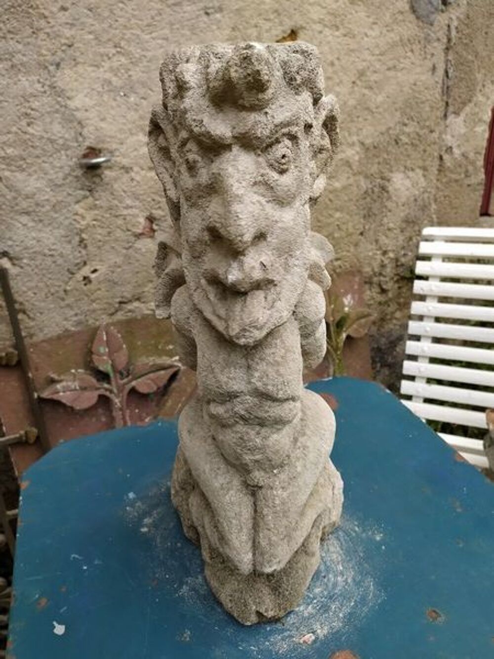 Statue en Pierre Sculpt&eacute;e Diable Satyre 
Décoration