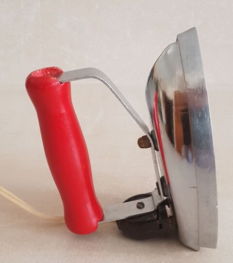 Petit fer � repasser (ann�es 50) 30 Marignane (13)