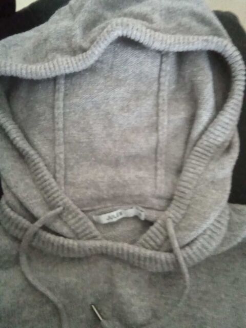 Pulls capuche taille S 5 Toulon (83)