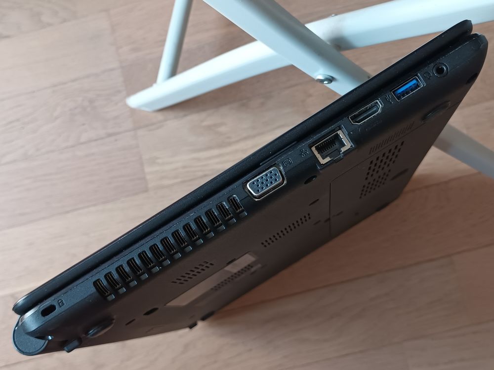 Ordinateur portable ''ACER'' &amp; cha&icirc;ne st&eacute;r&eacute;o ''SONY''.
Matériel informatique