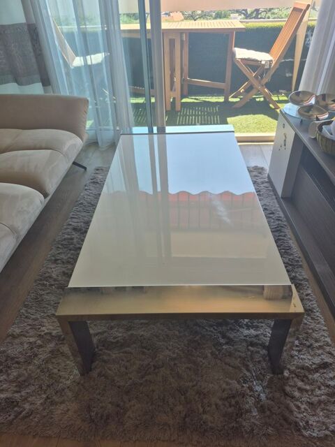 cette table de salon avec plateau blanc 199 Antibes (06)