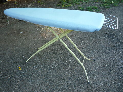 Planche � repasser bois et m�tal Ad Hoc Bourgoin Vintage 35 Castres (81)