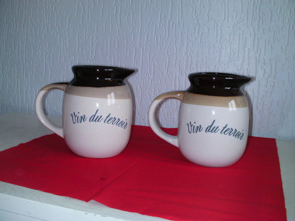 2 PICHETS &agrave; vin "VIN DU TERROIR" Cuisine