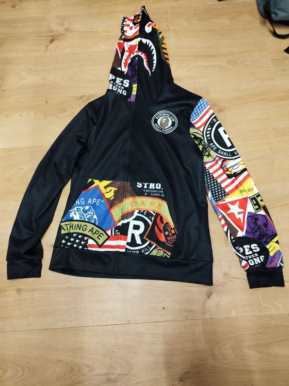 Sweat a capuche Vêtements
