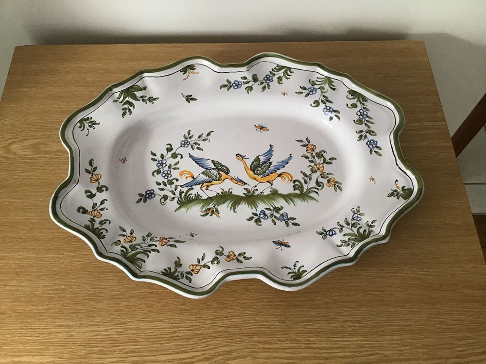 plat en fa&iuml;ence de Moustiers Décoration