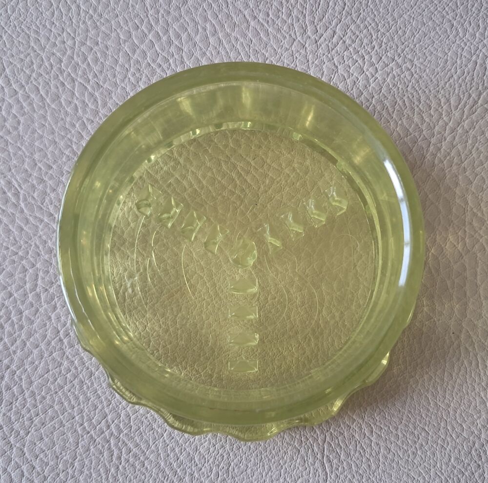 presse ail en acrylique marque garlic chef 
diam&egrave;tre 8 cm
Cuisine