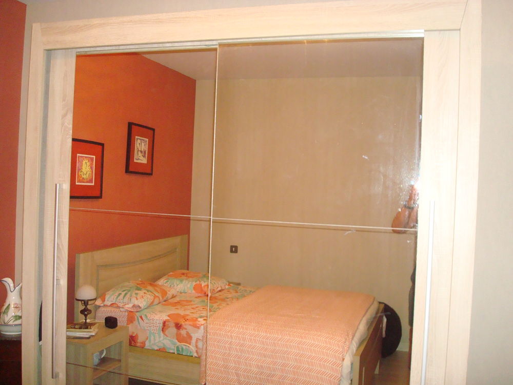 Chambre style moderne:
Meubles