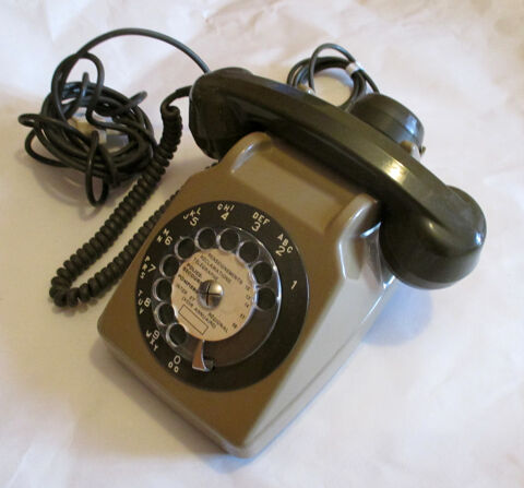 T�l�phone S63 Socotel Marron cadran.Troc possible. 20 Saint-�lix-le-Ch�teau (31)