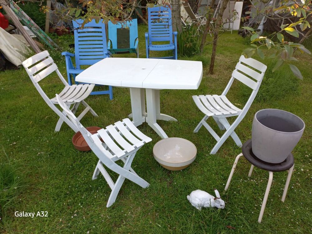 Salon de jardin-table de jardin + 4 chaises-table plastic Jardin